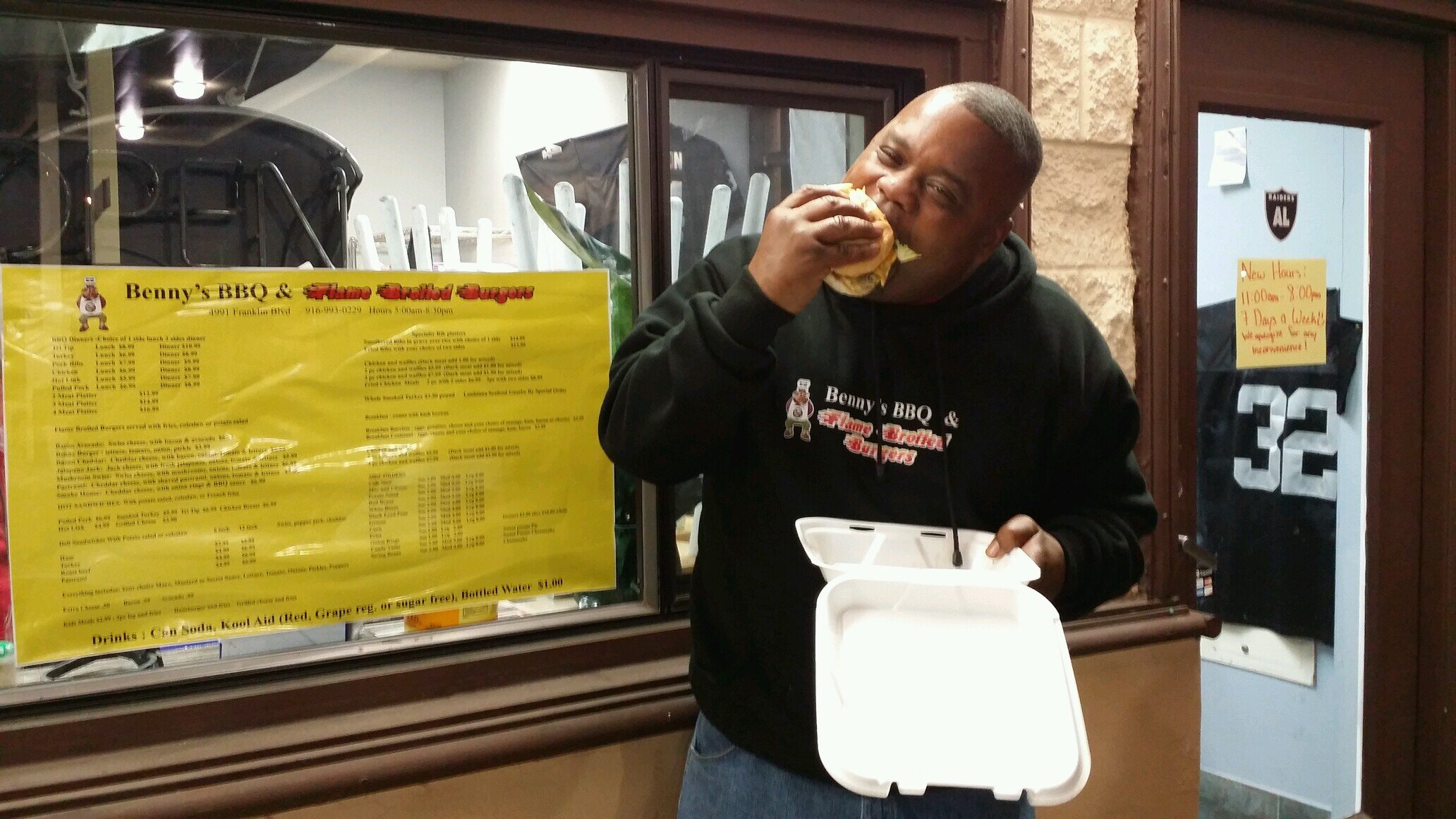 bennys_bbq's profile picture. Best BBQ, Flame Brolied Burgers and Soul Food in Sacramento!