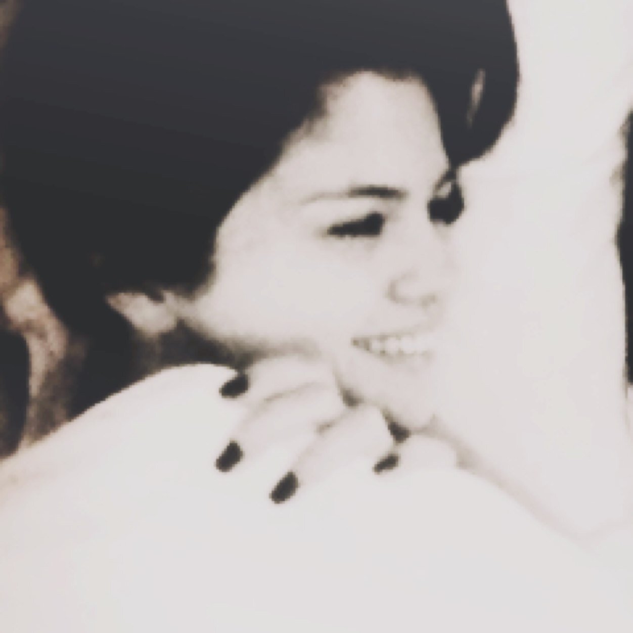 flywithope's profile picture. —Todos creen conocerme, todos creen entenderme; la sencilla verdad, es que nadie sabe hacerlo. Nunca lo sabrán. La que puede conocerse a sí misma, soy yo.