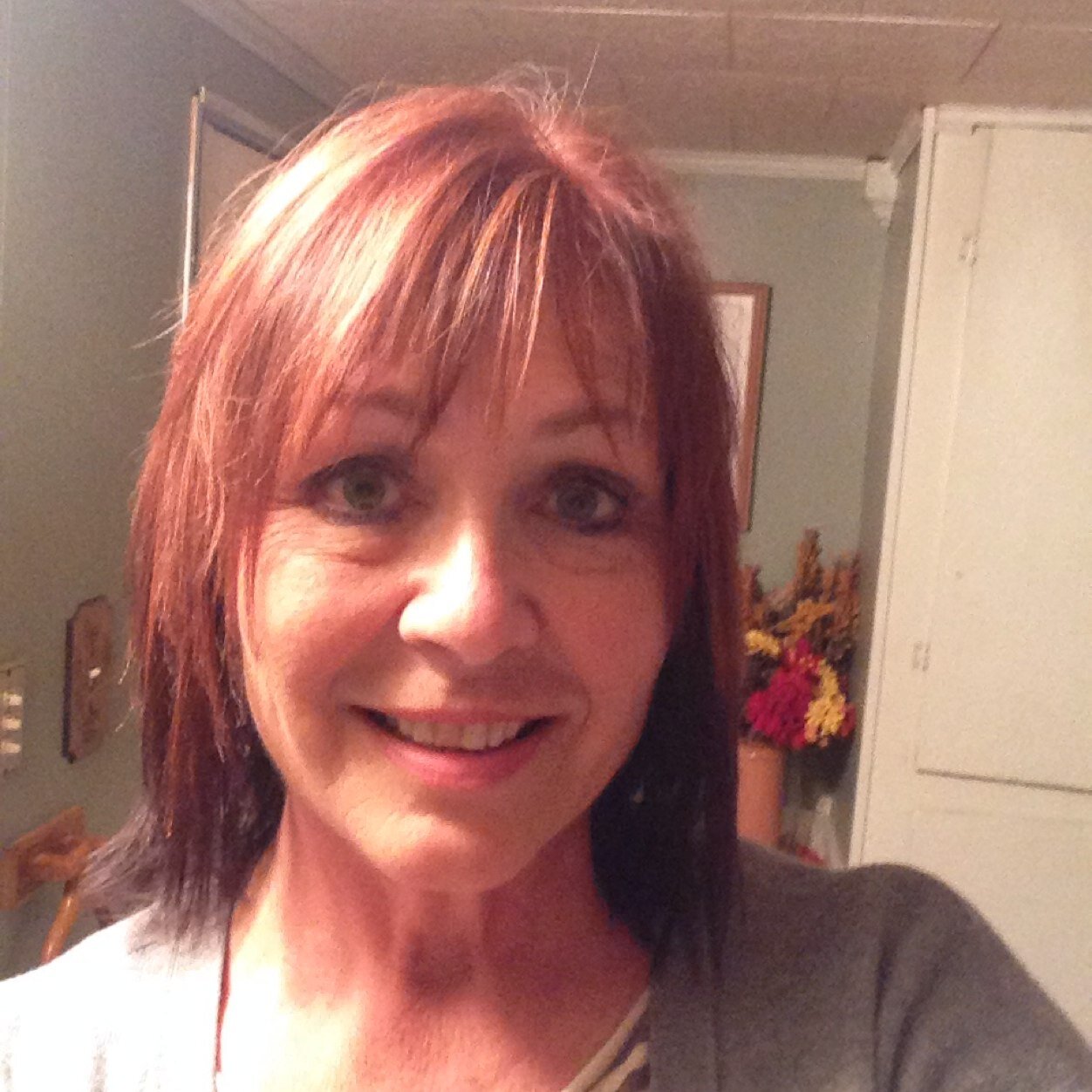 Hand quilter, Sweet Sixteen machine quilter, wife, mom, lover of Jesus.  I raise pea-fowl mini donkeys, dogs,cats and horses. 

Livin life and not acting my age