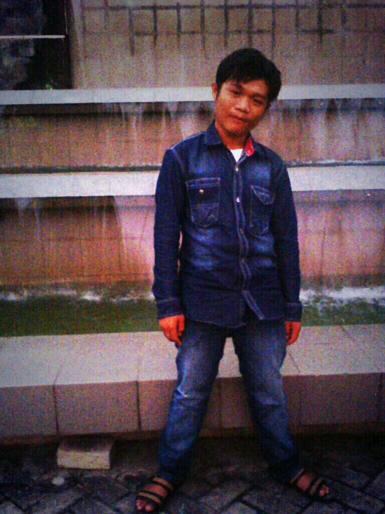 CharismaWaruwu's profile picture. 