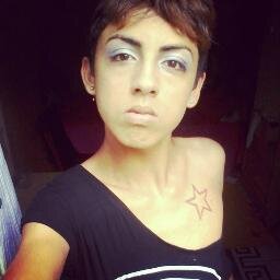 Sou Vlogger no YouTube. Tenho treta com a Dilma porque ela cortou minha água .http://t.co/IksSpmBq3e CANAL → http://t.co/s0J2RQ8AjR