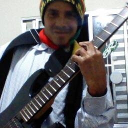 Filho de Deus cantor e feliz com minha vida. Compositor Ama...música Louvo a Deus sertaneja , reggaee, Rap,varios estilos. Amo viver  ator da vida real (=
