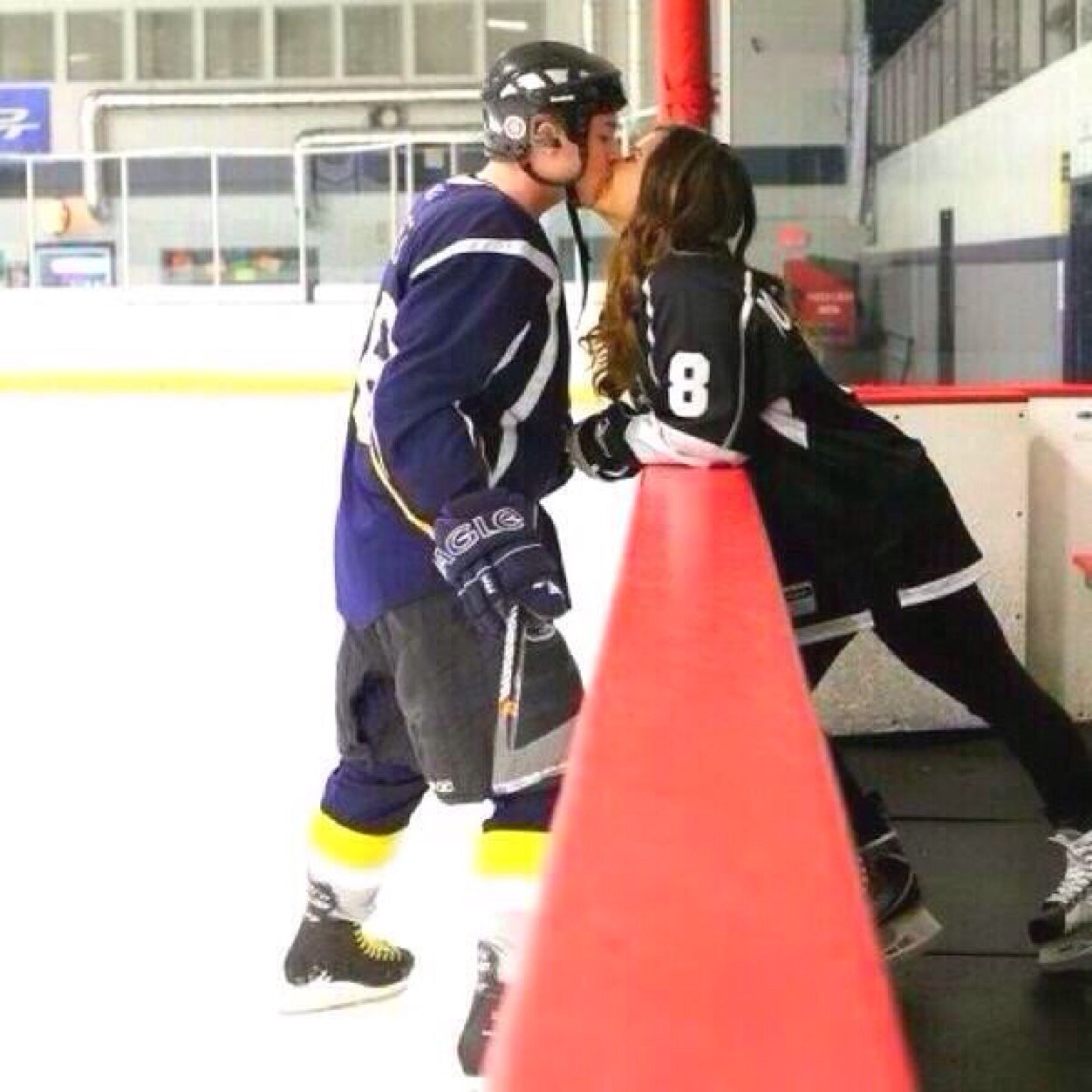 Country music, love, and hockey❤️