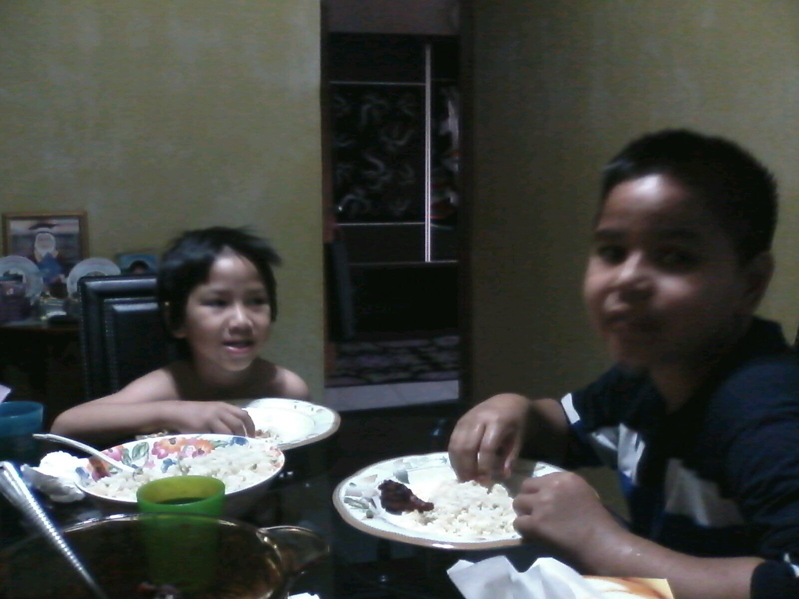 fahmifxr's profile picture. ثْمِ إنْيَ آبْتٌلُيَتٌ بْشُخـصٍ لُآ يَغيَبْ عٍنْ بْآلُيَ حٍتٌﮯ فَيَ آنْشُغآلُيَ.