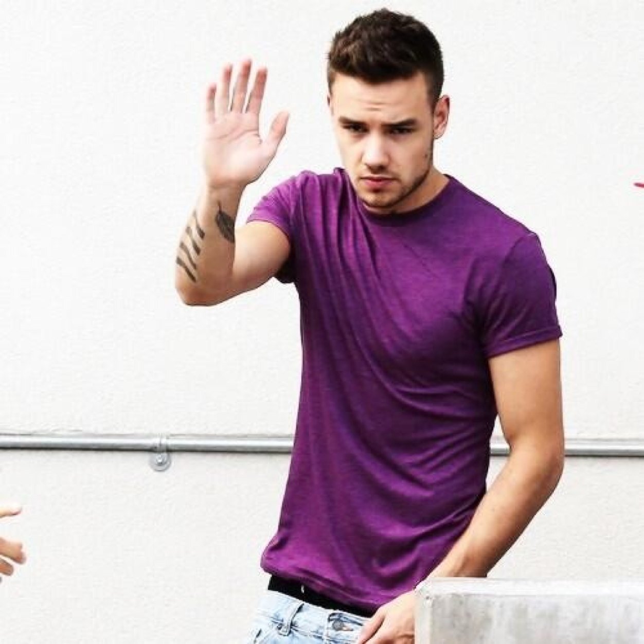 go follow @daisy_liam /fav the link in the bio