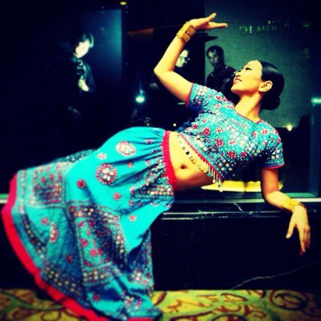 a dancer who wants to discover the world