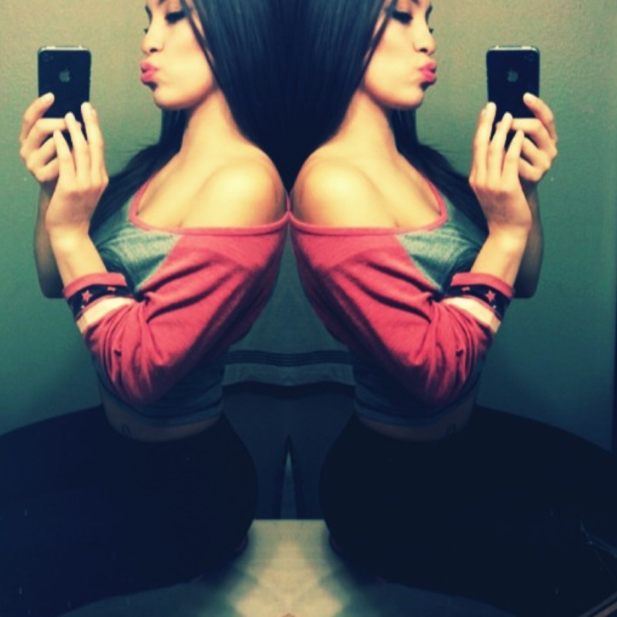 Hey i'm Erica, Spurs Team energy cheerleader:D WARNING:Dont fck with me I have a temper.(; Nobody can Figure me out. Im living in my own world,fuck ett(;