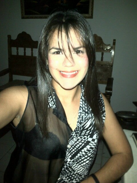 Sencilla, Honesta, carismática, amigable y cariñosa Jejejeee simplemente soy YO..!!