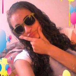 Divertida,verdadeira,abusada,safadinha amo meus amigosss e qem ta em volta de mimm
