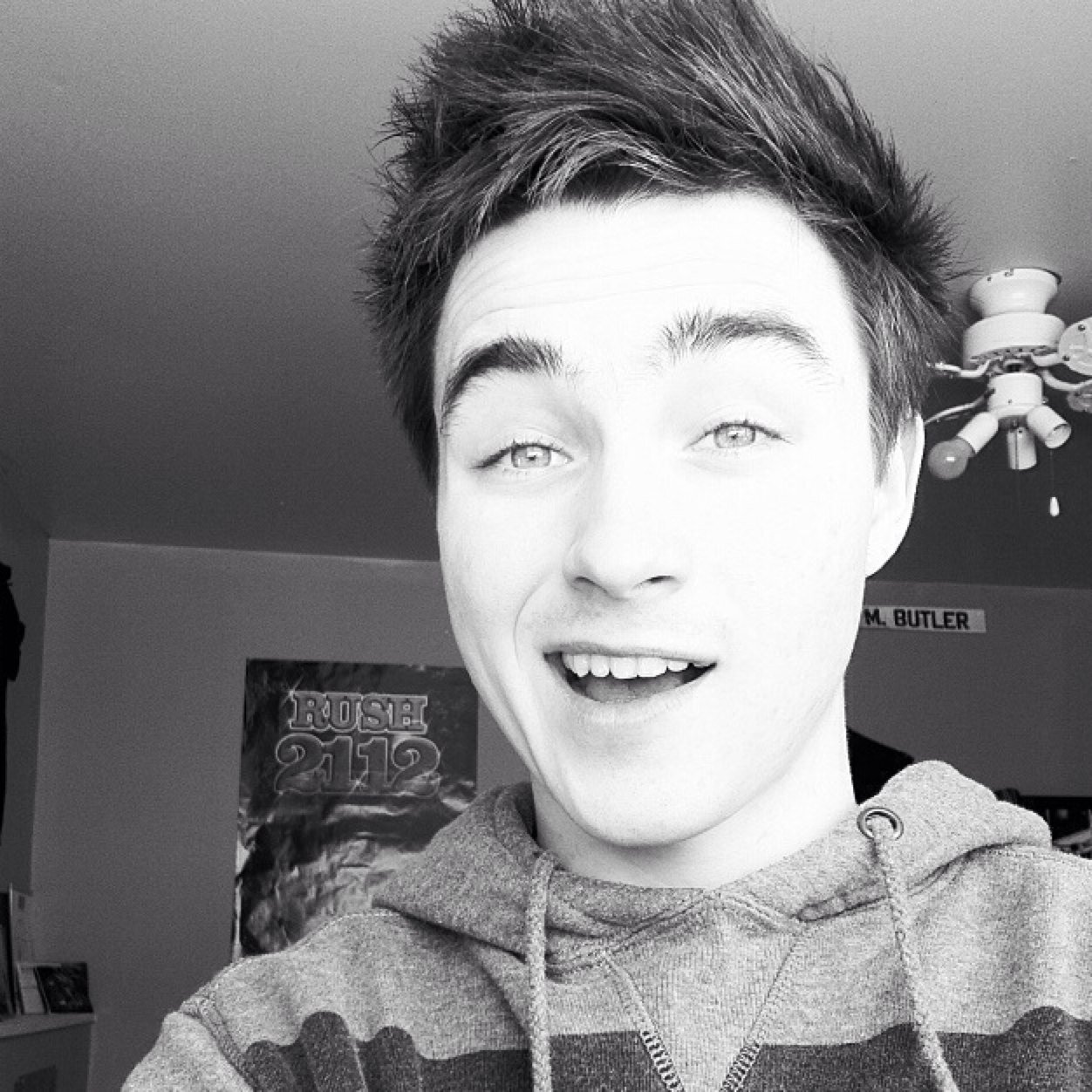 ekimreltub's profile picture. A smooth sea never made a skillful sailor. ⚓️