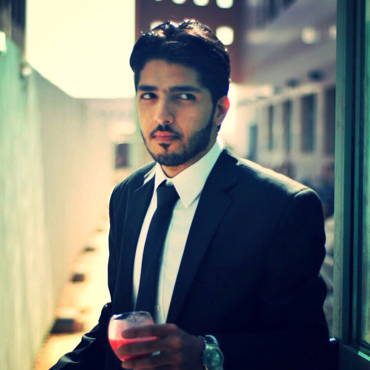 Electrical Engineer , addicted to movies and shows,a big fan of Real Madrid FC