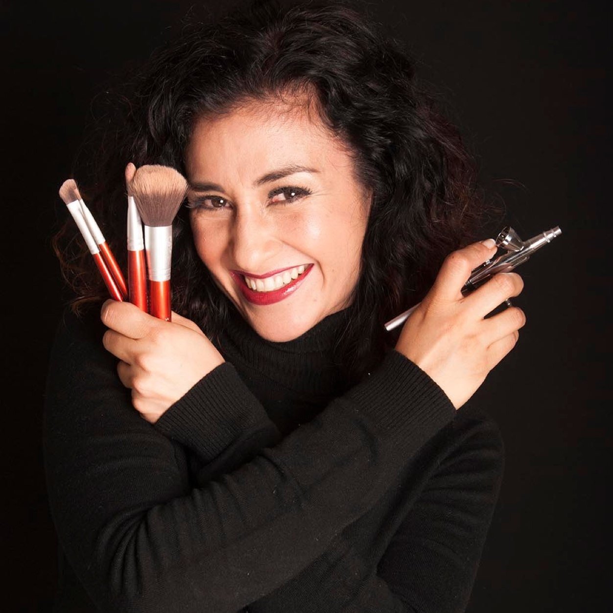 Diseñadora de Imagen Nupcial, Maquillista Profesional, perfeccionista por naturaleza y apasionada de corazón.