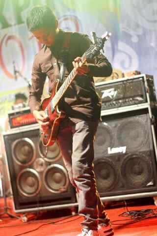 jazz music memberikan inspirasi harmoni dan ke jernihan hati dalam setiap manusia yang memahaminya,,jaz is my life