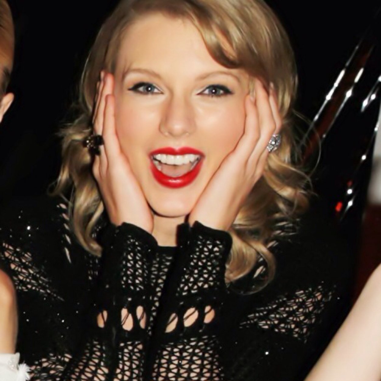 I'm Japanese Swiftie... ❣❣ Taylor Swift // Ariana Grande // Ausitin Mahone // 1D // 5SOS // glee // ❣❣