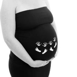 Mamatube's profile picture. De Mamatube is de ’must have’ onder de zwangerschapskleding. Hét basic kledingstuk tijdens je zwangerschap. One tube, six outfits.