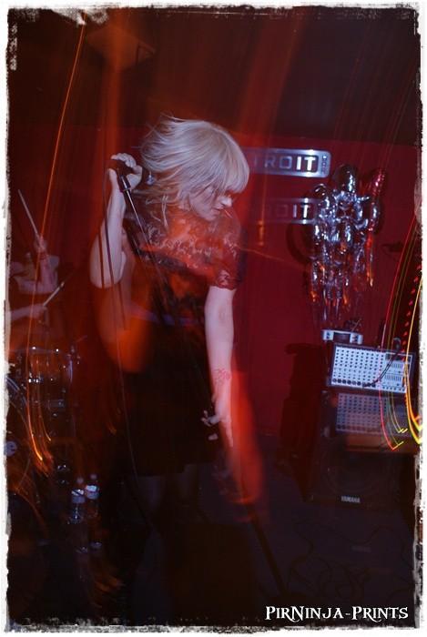 AimeeEcho's profile picture. she likes B-sides