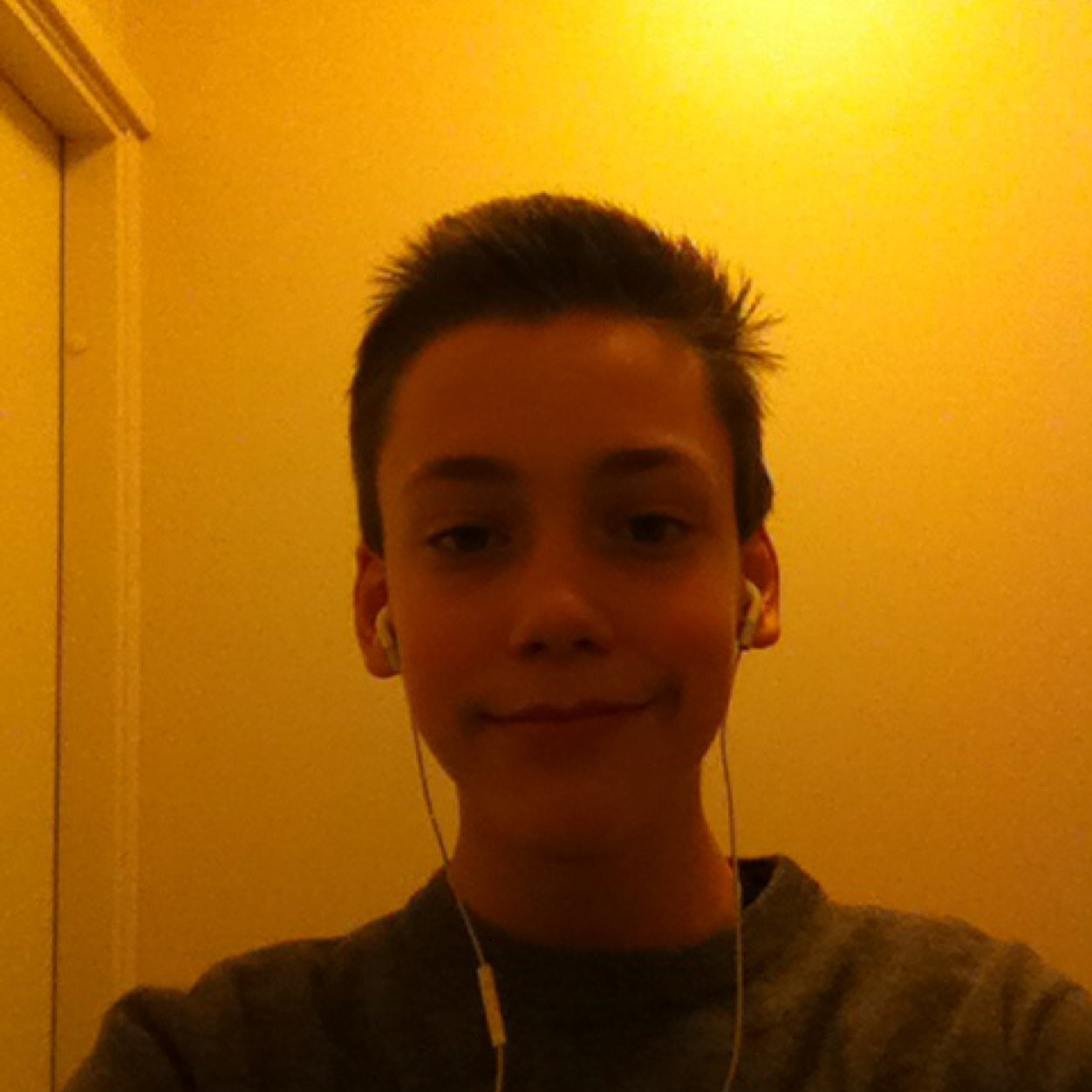 A Normal Cod Player That Watches Competitive Cod.My Personal Opinion That Col Karma Is The Best Player In The World! I Play Gbs etc in ps3.#Followmeifollowback
