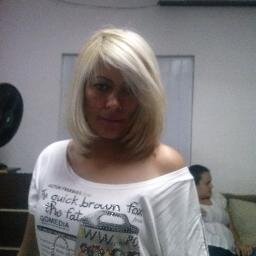 sou cabelereira muito atenciosa amiga e gosto muito de faser amizade seja rico ou seja pobre amo a todos