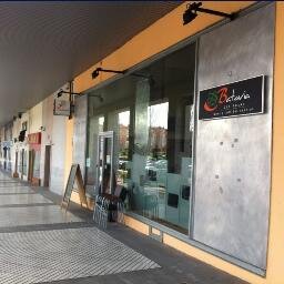 Restaurante especializado en desayunos y comida casera española. Menú diario elaborado. Desde las 7h churritos, porras, bollo