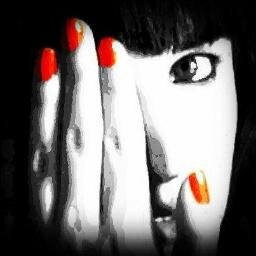 Aficionada a las fiestas de pueblo. Extremoduro. Amante de los animales. Y reivindicadora de la mujer con pelo corto.
