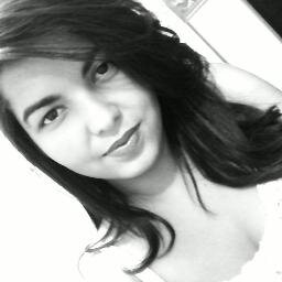Gamer, Nerd, Chata, Feia, Boba, Zagueira, Chocólatra e Única!                                                            Skype: Laryssa Aguiar; laly.power