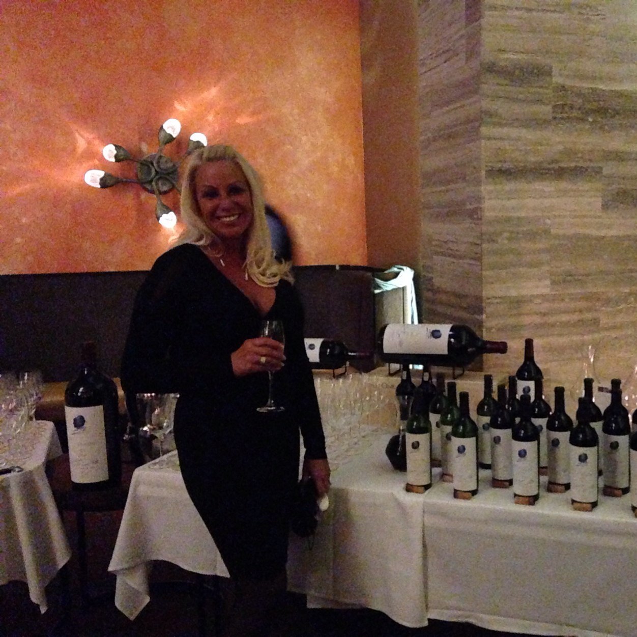 redlips24065's profile picture. 