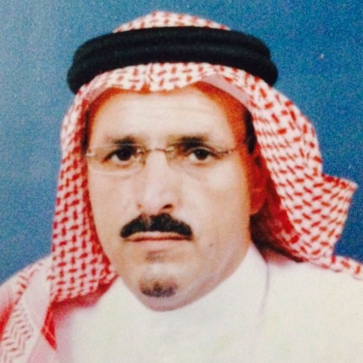 بسم الله ، توكلت على الله ولا حول ولا قوة الا بالله ، وأشهد ان لا إله الا الله وان محمد رسول الله .