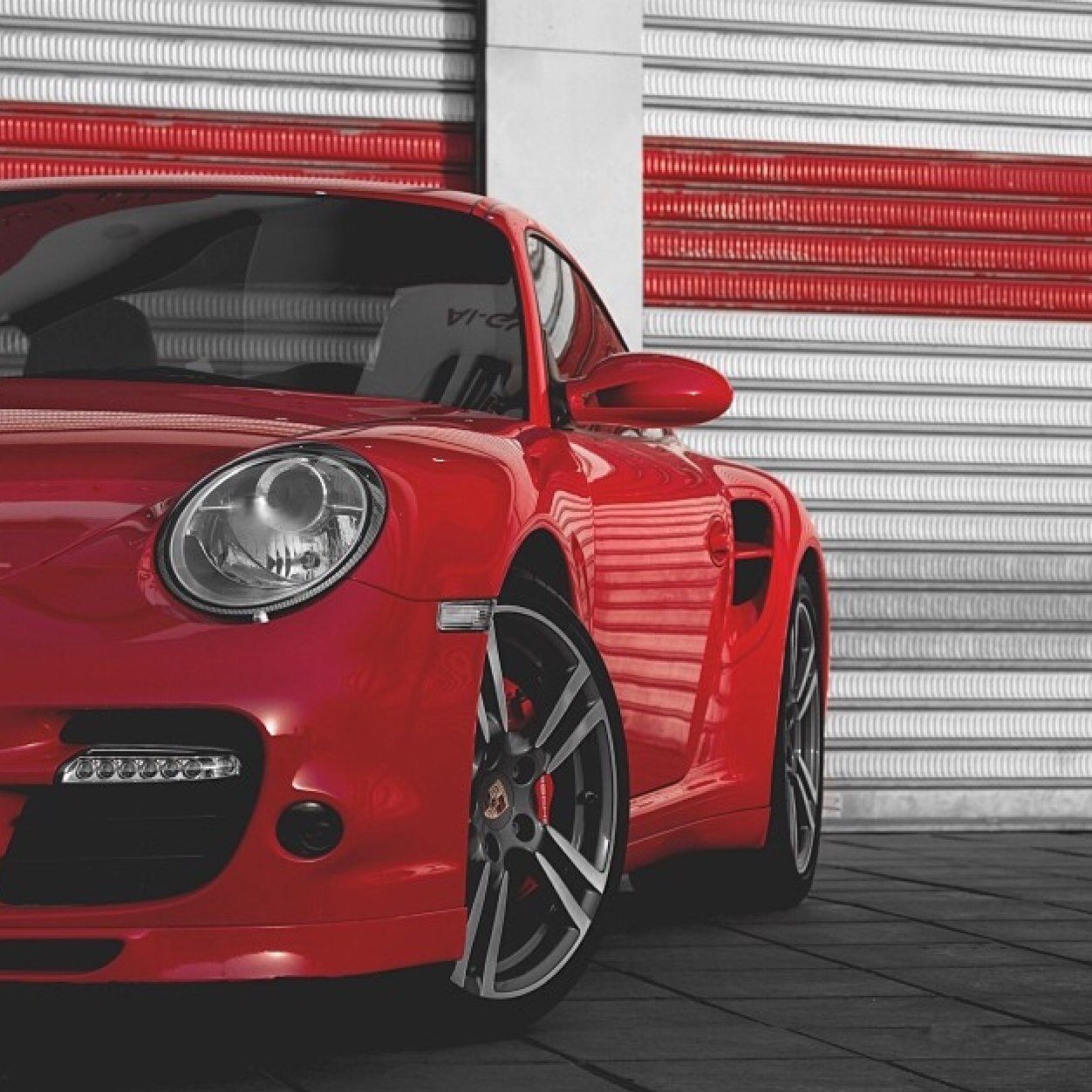 PorschePics™