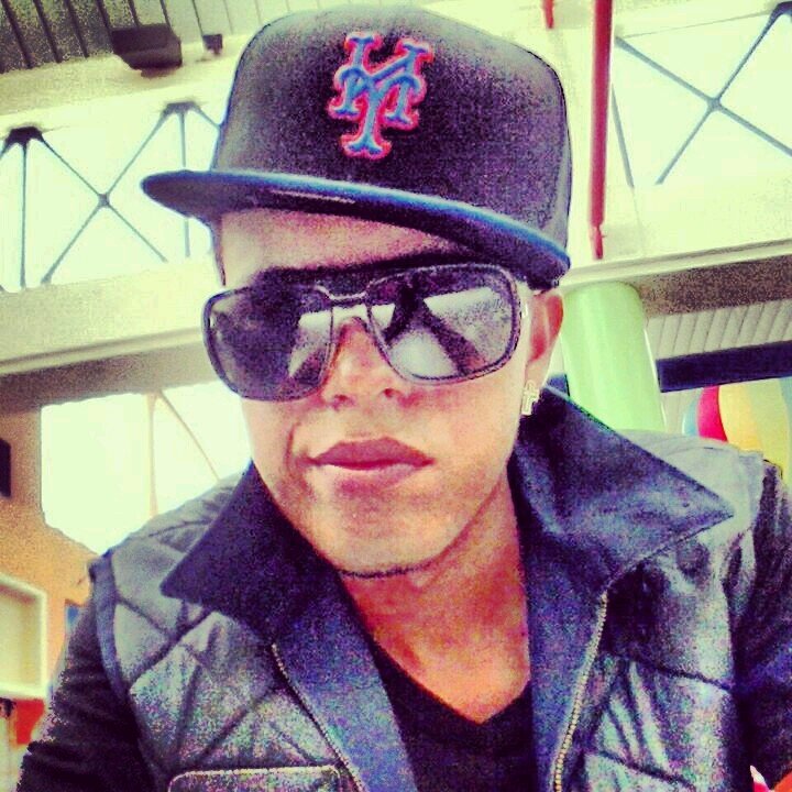 Siempre Lucho Por Ser Mejor de Lo Que Fui el Dia Anterior “Cantante & Autor“, correo electronico:novatohstreet@gmail.com, Contacto:(+507)6245-1200