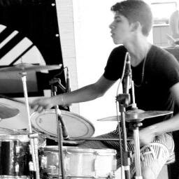 André Martins . 
futuro Bacharel em Contabilidade . Isso é vida! =D