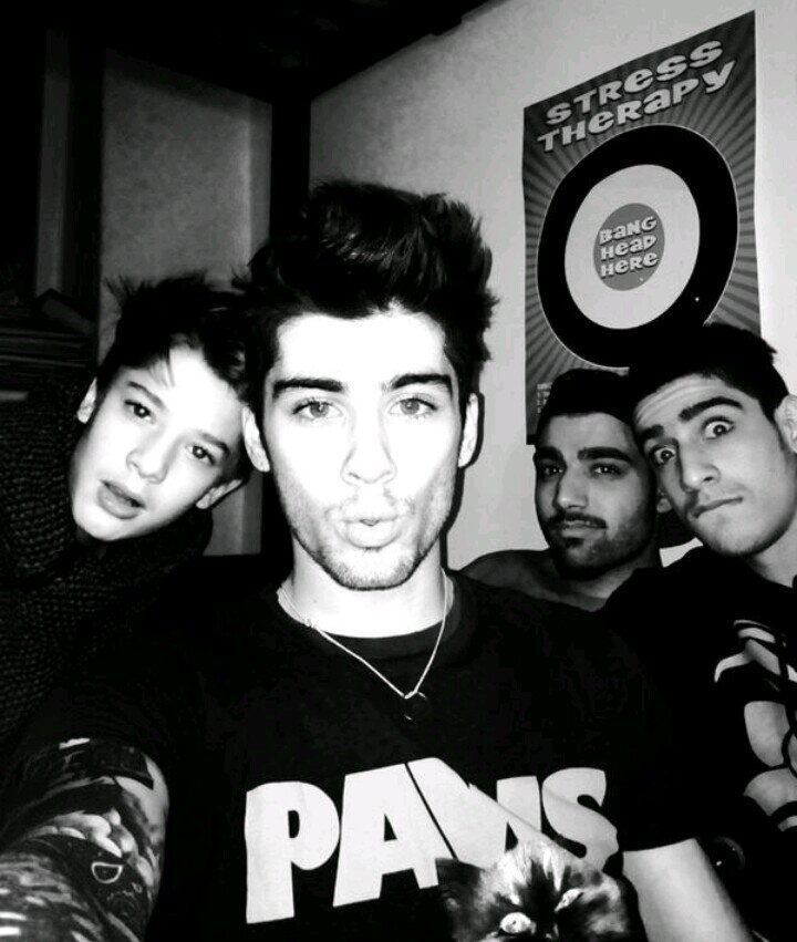 5foot something with the skinny jeans. Going to meet them June 25. 0/5