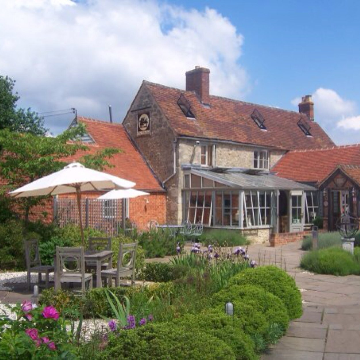 The_MoleInn's profile picture. A beautiful country Pub & Restaurant set in the stunning Oxfordshire countryside https://t.co/BZZrAf8XHo