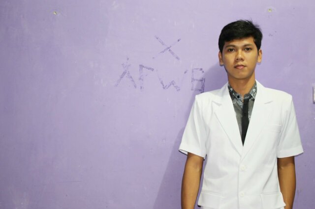I'm 24 years old, a doctor that have commite to make up a good relationship with all of people..