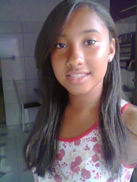 amo ser feliz e dedico a minha vida a quem me ama