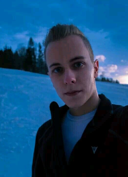 thomas_rhm's profile picture. 22 | wohnt in Frankfurt