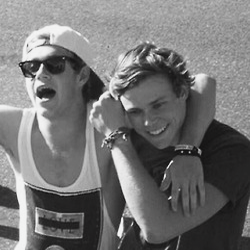 kindshton's profile picture. [ashton's yelling voice] YES CALUM!!