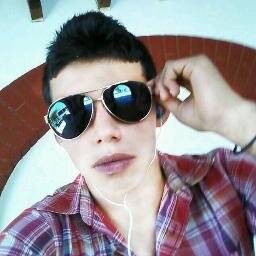 tengo días difíciles y dias divertidos , dias k tienes ganas desaparecer para siempre y otros vivir x siempre , hay personas,con dinero y otras sin dinero asi77