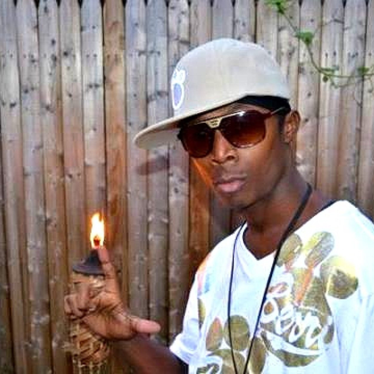 Entertainer /Producer/Songwriter
 booking-ddbweup@gmail.com 
IG-datdamboi318-google Dat Dam Boi!!