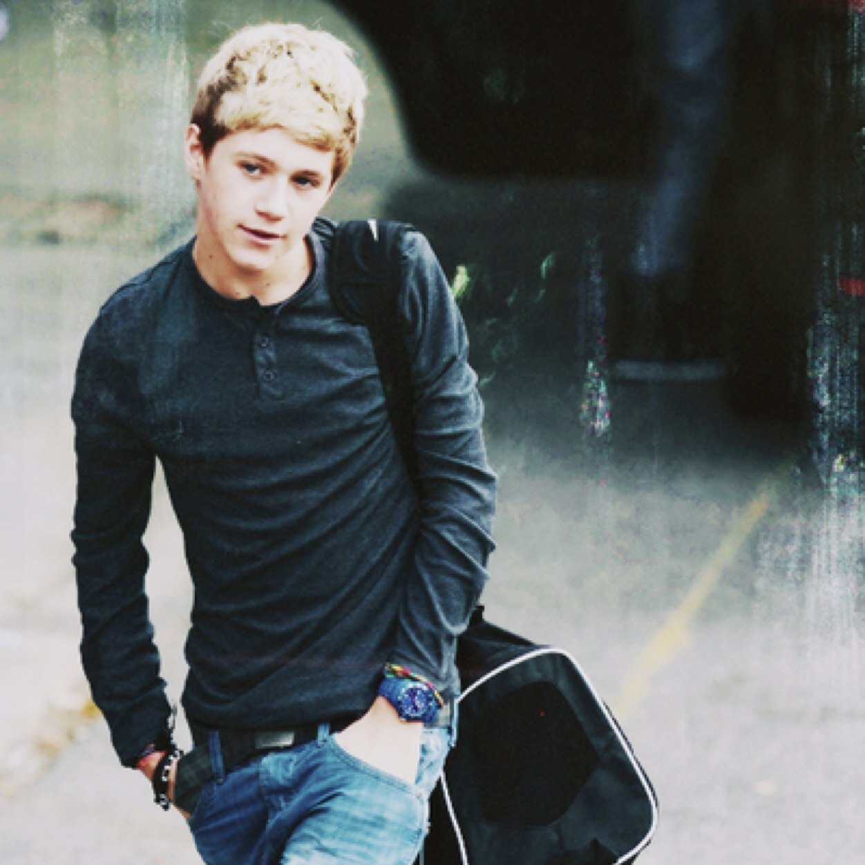 DONT FOLLOW ,PLS FOLLOW @Tatidroda @_Paula_Deamer and @1D_ONEBAND_5 THANK YOU, ILY.THEN ASK FOR FB!