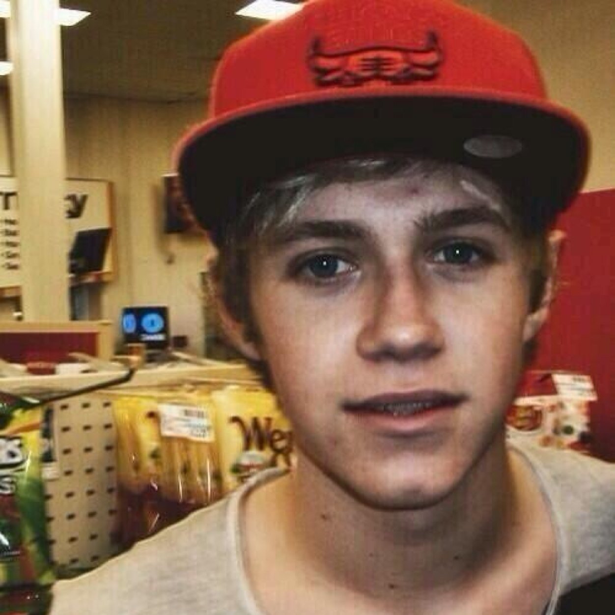 FREE FOLLOW FROM @UncreativeNiall SO GO FOLLOW HER OR ILL UNFOLLOW
