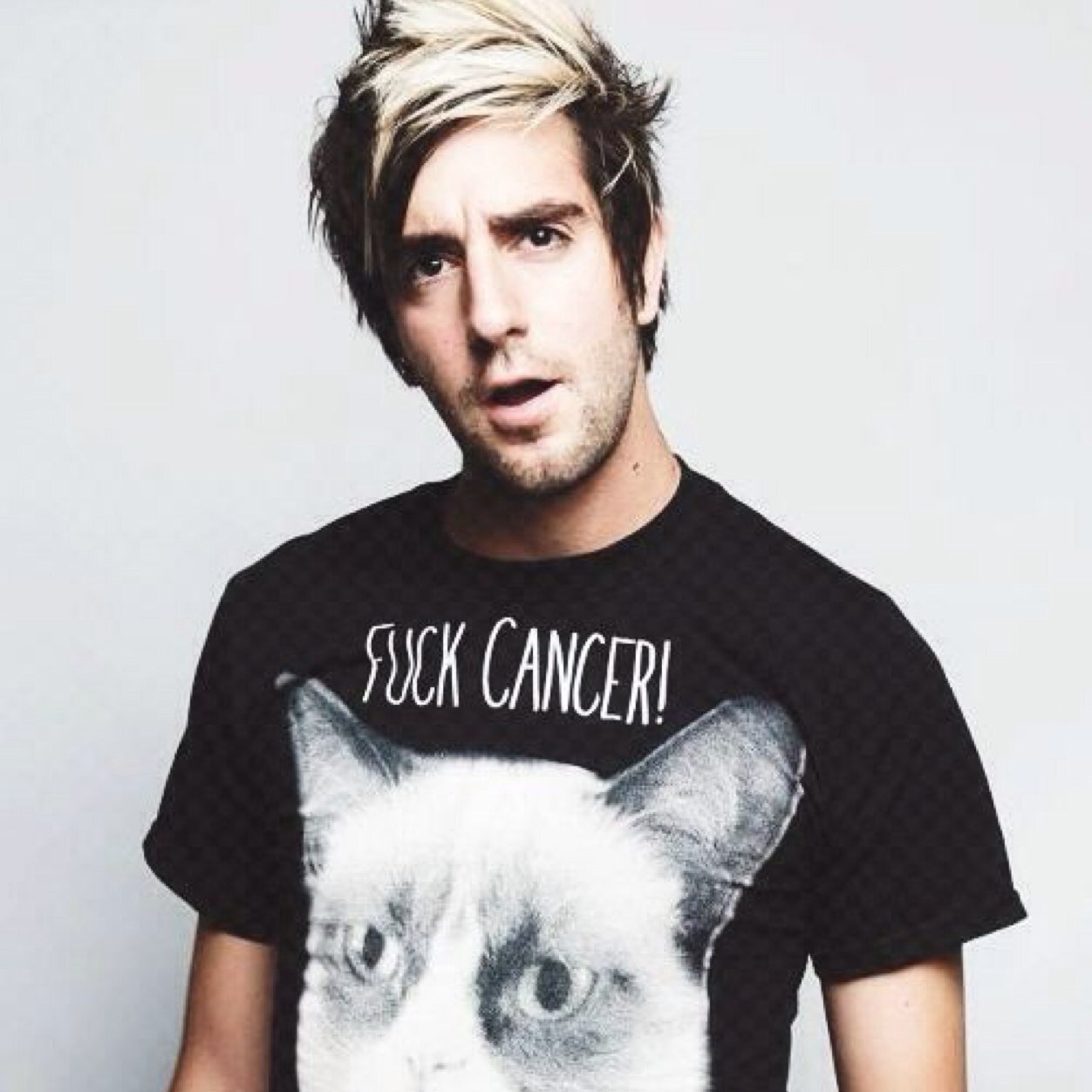 This is a free follow from @_eleanorydg_ , give her a follow! HAVE A NICE DAY!