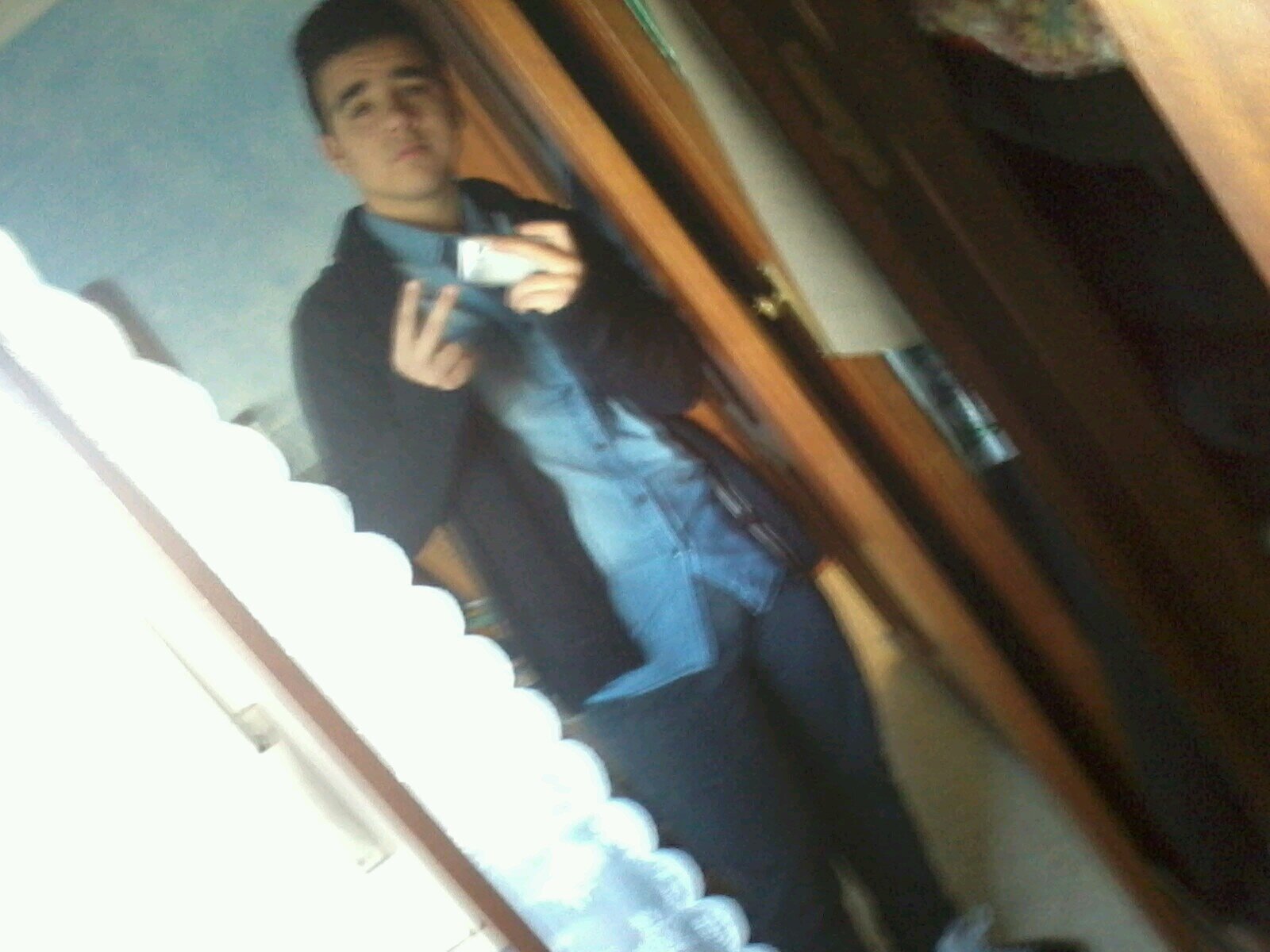 MADE IN CANARIA,15,altito, ojos marrones, morenoo,cariñoso,  amigo de ms amigo, divertido, y guapo JAJA, y enamoraoo dee ella