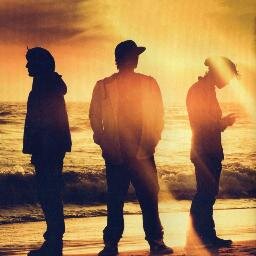 official fan club ://emblem3.com http://t.co/gxpO4XJi90 http://t.co/h9TnGcgZ8y