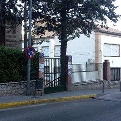 vigilante en el recreo, si no queréis  problemas darme tabaco y no digo a vuestros padres que fumáis