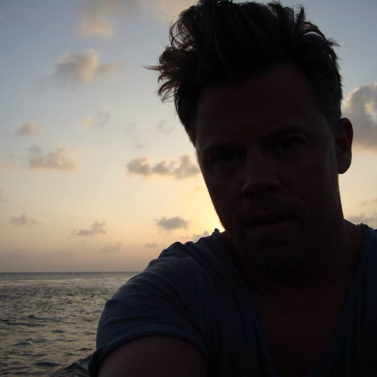 Gooner. Frustrated plastering contractor. Extremely sarcastic and majority of the time an all round piss taker! Maldives snorkelling champ '13