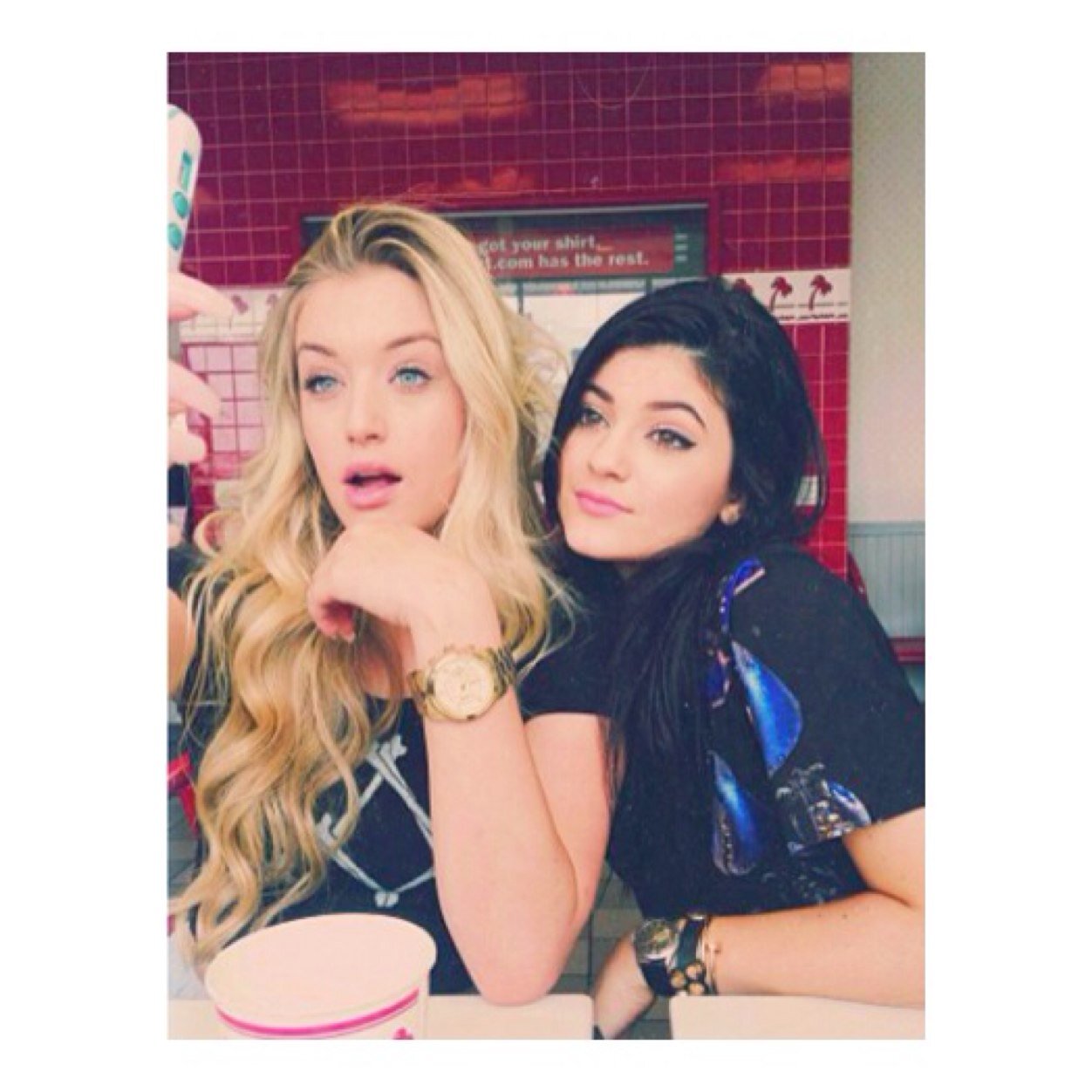 i'm here to support Kendall and Kylie jenner till the world ends • english/portuguese • since 1/24/2013