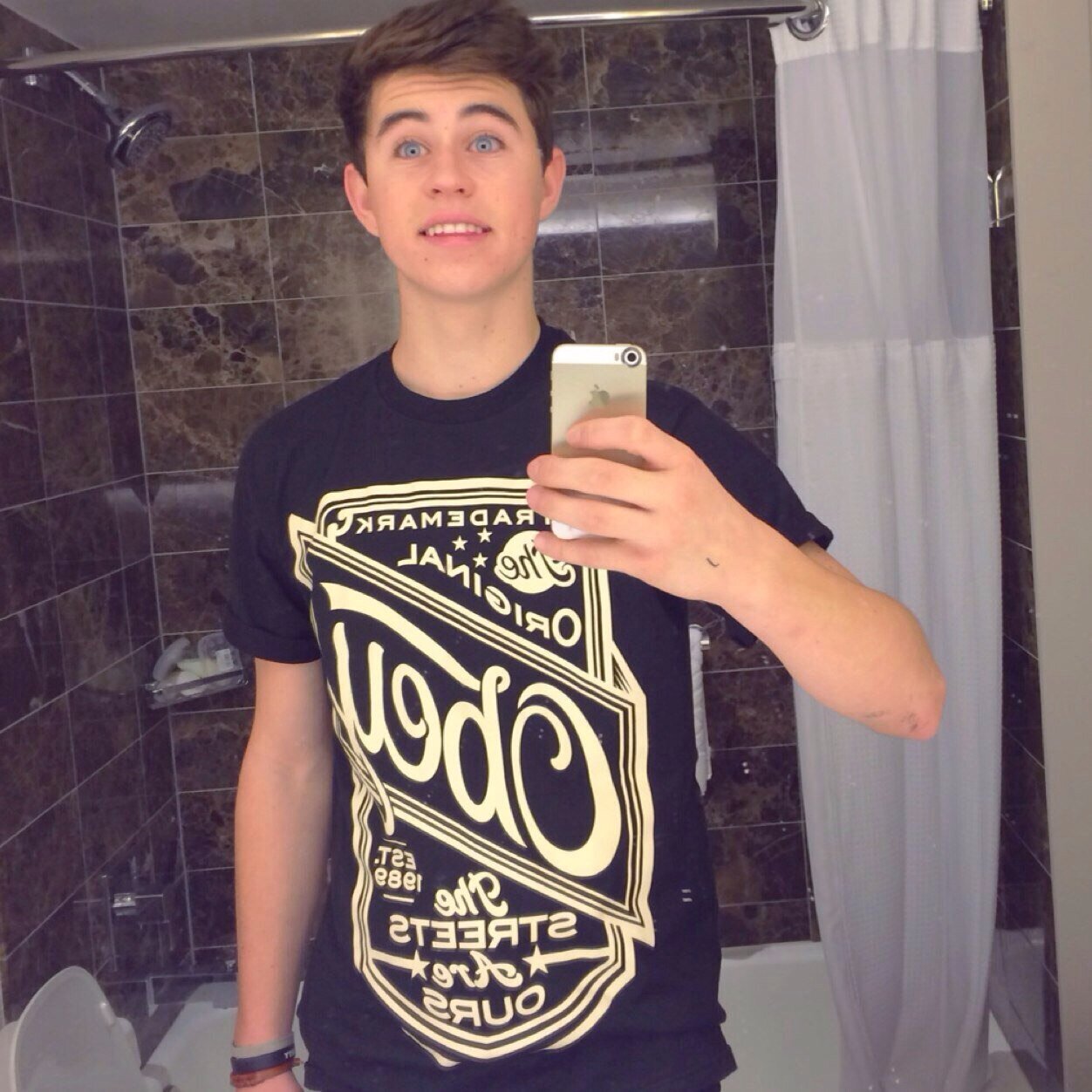 amberpottorff's profile picture. you're a great person and that's why @totallynash gave you a free follow