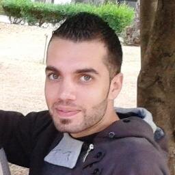 َلَنْ تَفهموآ مَآ بِدآخلي ، لذآ اكتفوآ [ بِـ آلقرآءةِ ] فَقط .!