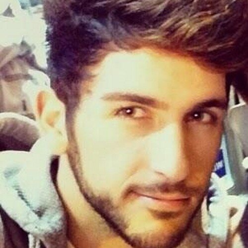 24. Amable, cariñoso y divertido. La música  es todo en mi vida. Mi barba es única y tiene amigos. Clara? Mi todo❤. Amo a mis Auryners. Hermano de Fanny