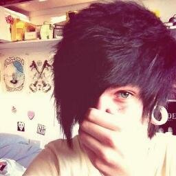 I'm Andy. I love bands, cuddles, food, and beanies. Video games are life. Don't fuck with me. ✌ (I'm usually nice, sometimes. But rarely am I ever nice.)